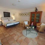 Wein- Und S A Pruem Hotel