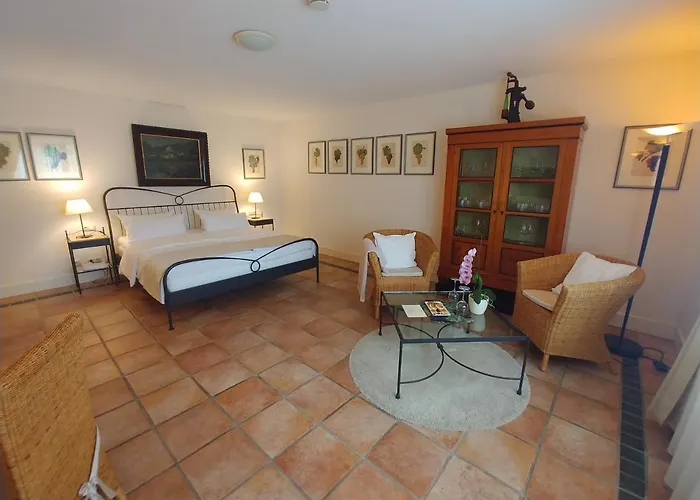 Wein- Und S A Pruem Hotel