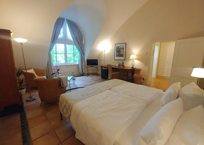 Wein- Und S A Pruem Hotel